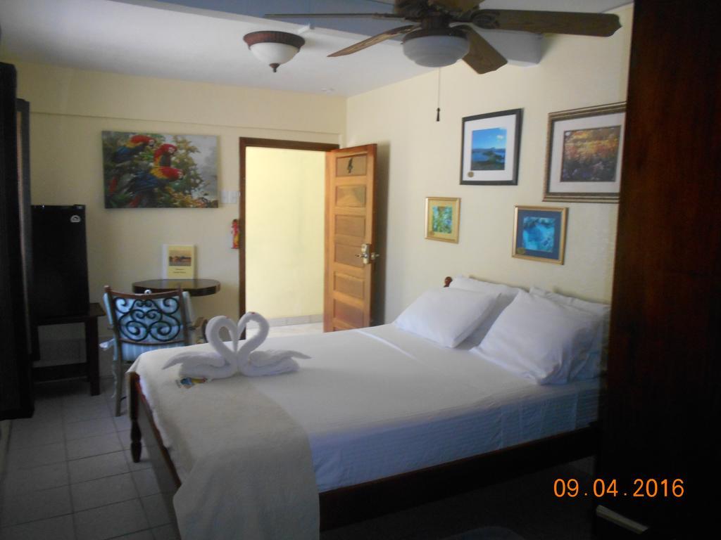 Alan'S Paradise Hotel Placencia Екстер'єр фото