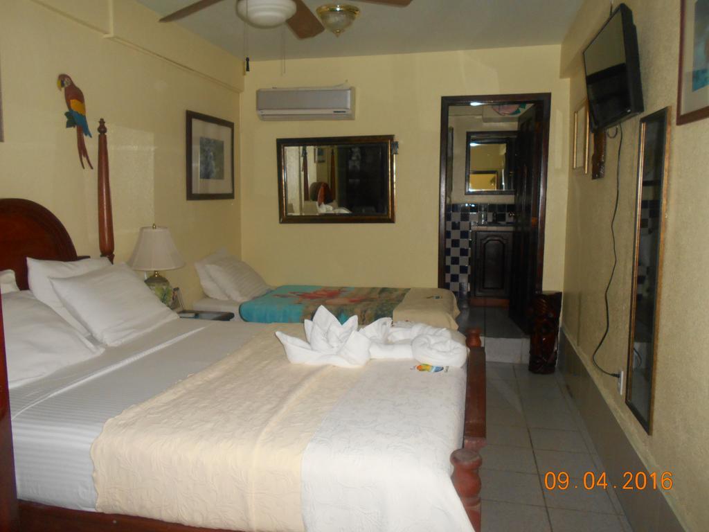 Alan'S Paradise Hotel Placencia Екстер'єр фото